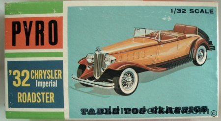 Pyro 1/32 1932 Chrysler Imperial 8 Cylinder Roadster, C411-100 plastic model kit